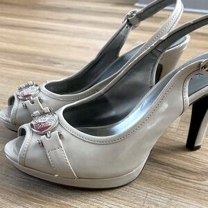 ❤️❤️Anne Klein Light Creamy Beige Lion Logo Strapped High Heels